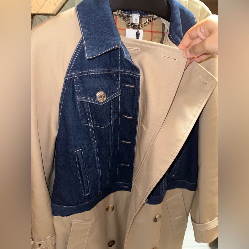 Burberry SS21’ Runway Trench Coat with Denim Detail - Picture 9 of 15